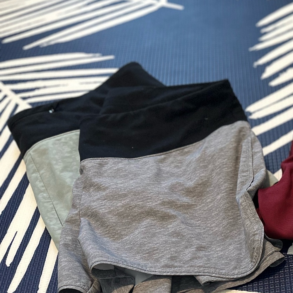GapFit maternity workout shorts size medium